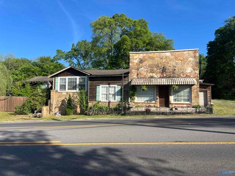 Homes For Sale - 1109 Noccalula Road<br/> Gadsden, AL 35904