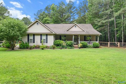 Photo of 315 Oak Hill Drive, Centre, AL 35960 (MLS # 21919315)