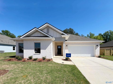 Homes For Sale - 7220 Maple Creek Drive<br/> Owens Cross Roads, AL 35763