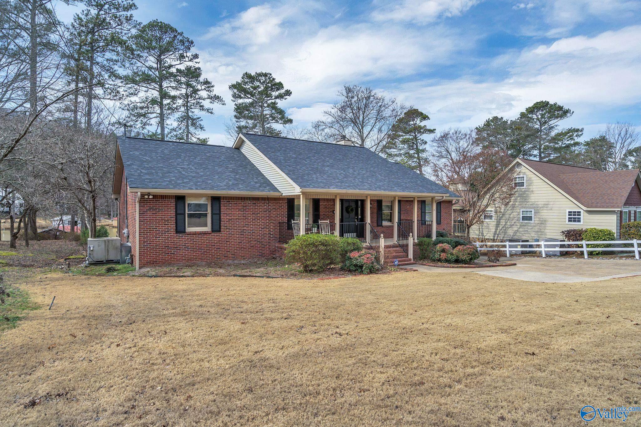 3515 Colonial Drive, Guntersville, Alabama image 2