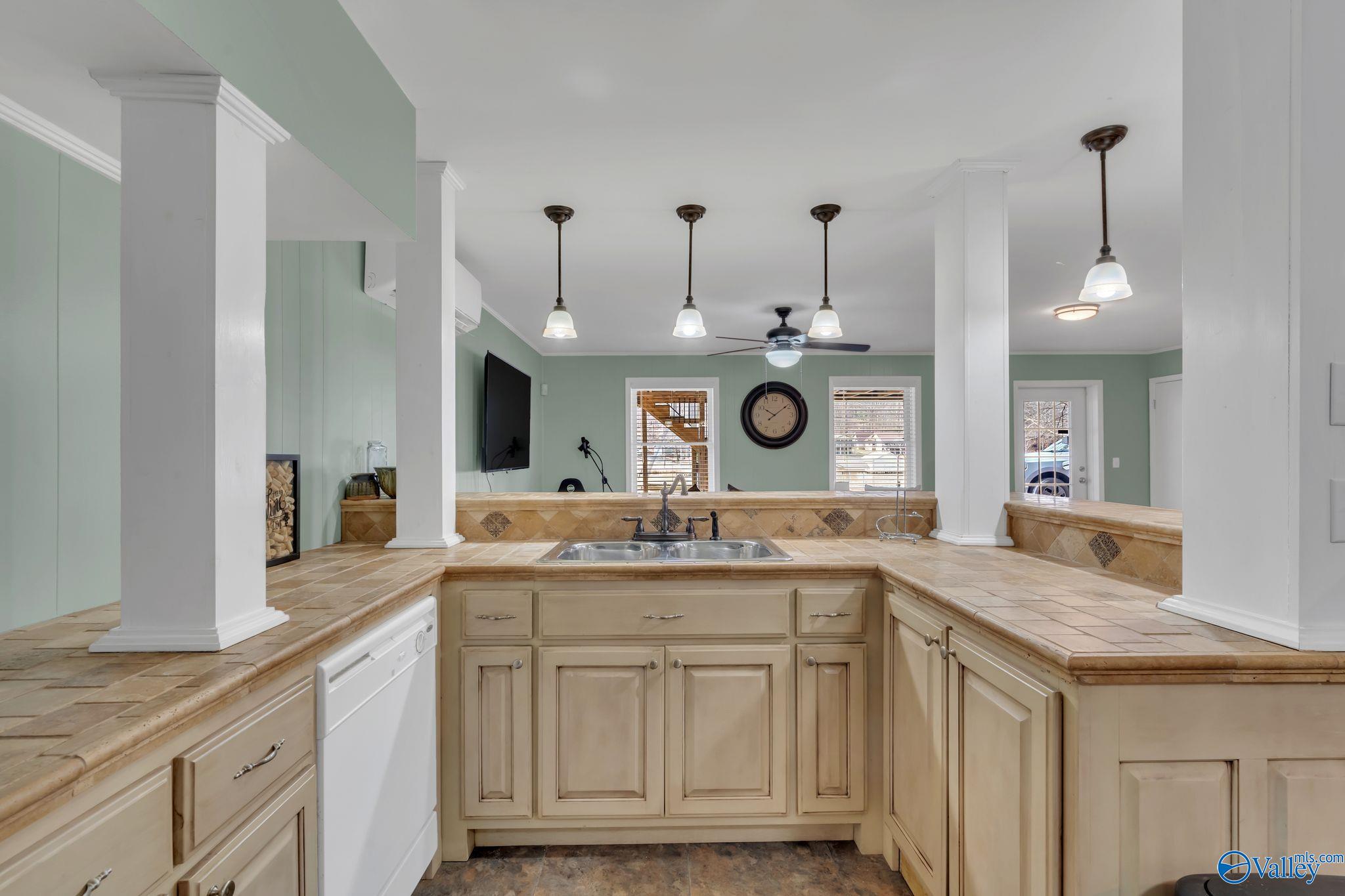 3515 Colonial Drive, Guntersville, Alabama image 31