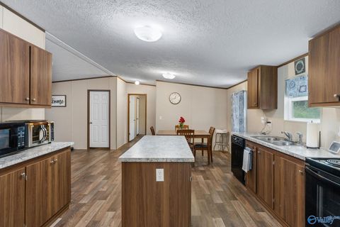 Homes For Sale - 203 Bainbridge Loop<br/> Muscle Shoals, AL 35661