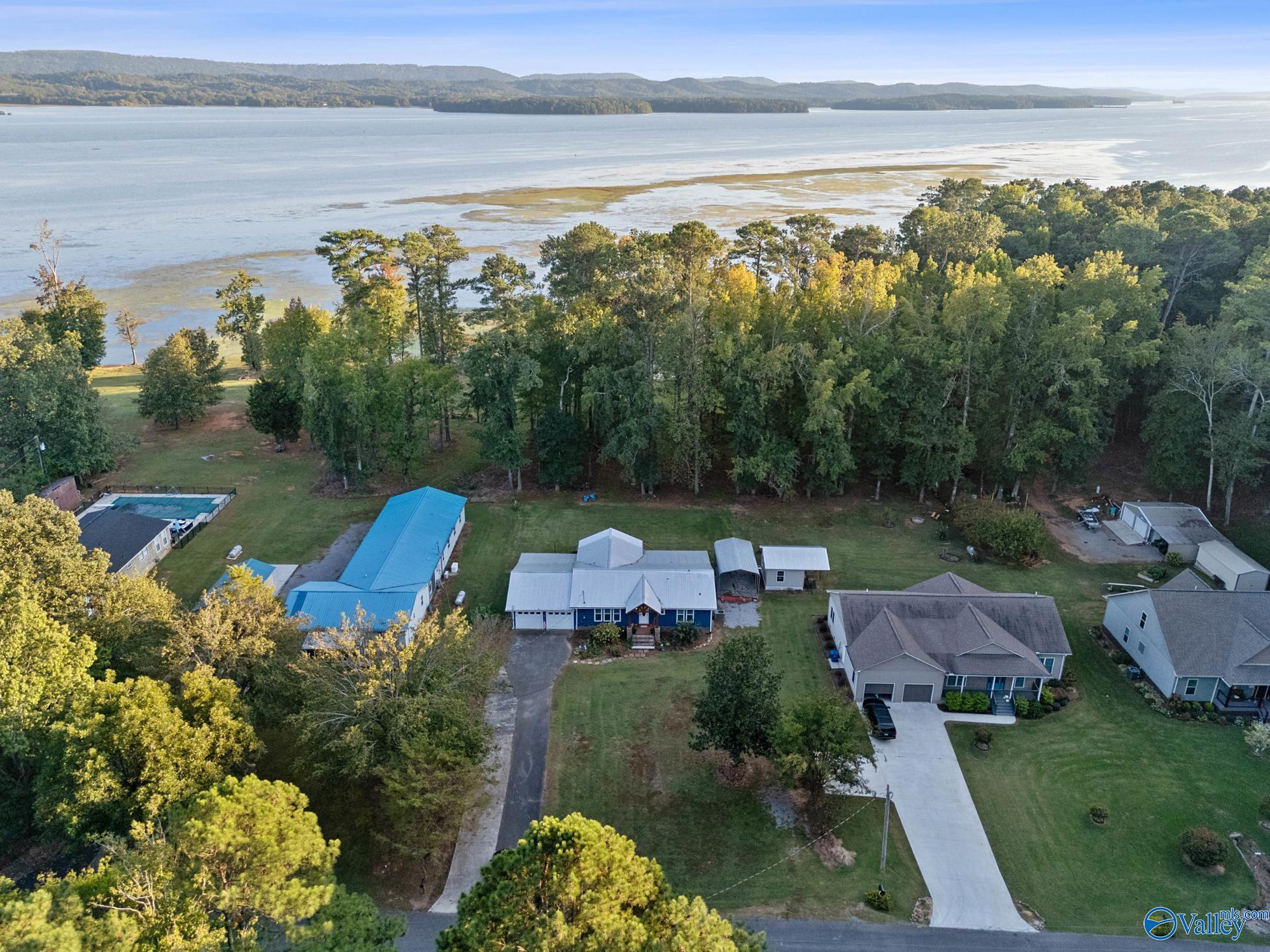 1370 Holiday Shores Road, Scottsboro, Alabama image 1