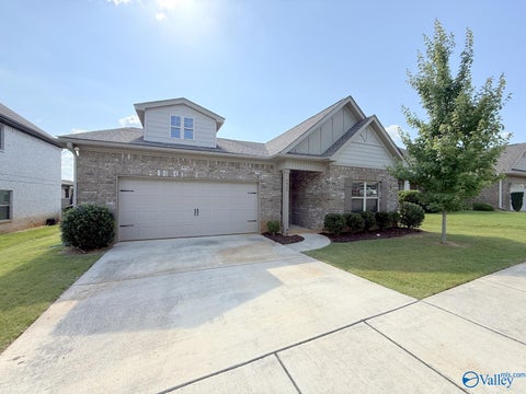 Homes For Sale - 7921 Gabriela Drive<br/> Huntsville, AL 35806