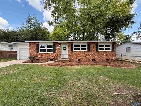 Photo of 3708 Ashland Drive SW, Huntsville, AL 35805 (MLS # 21919467)