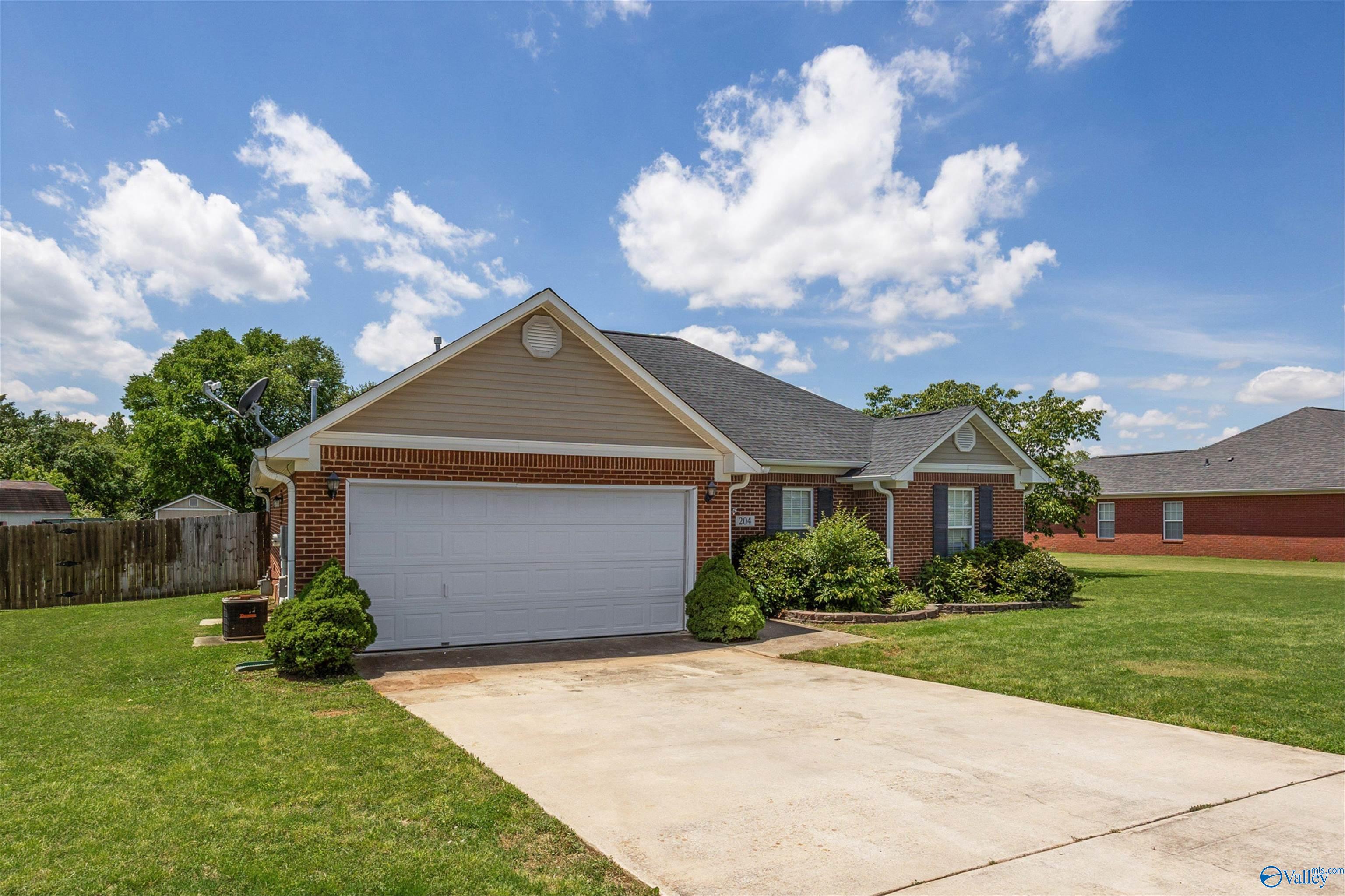 204 Harlans Circle, Huntsville, Alabama image 3