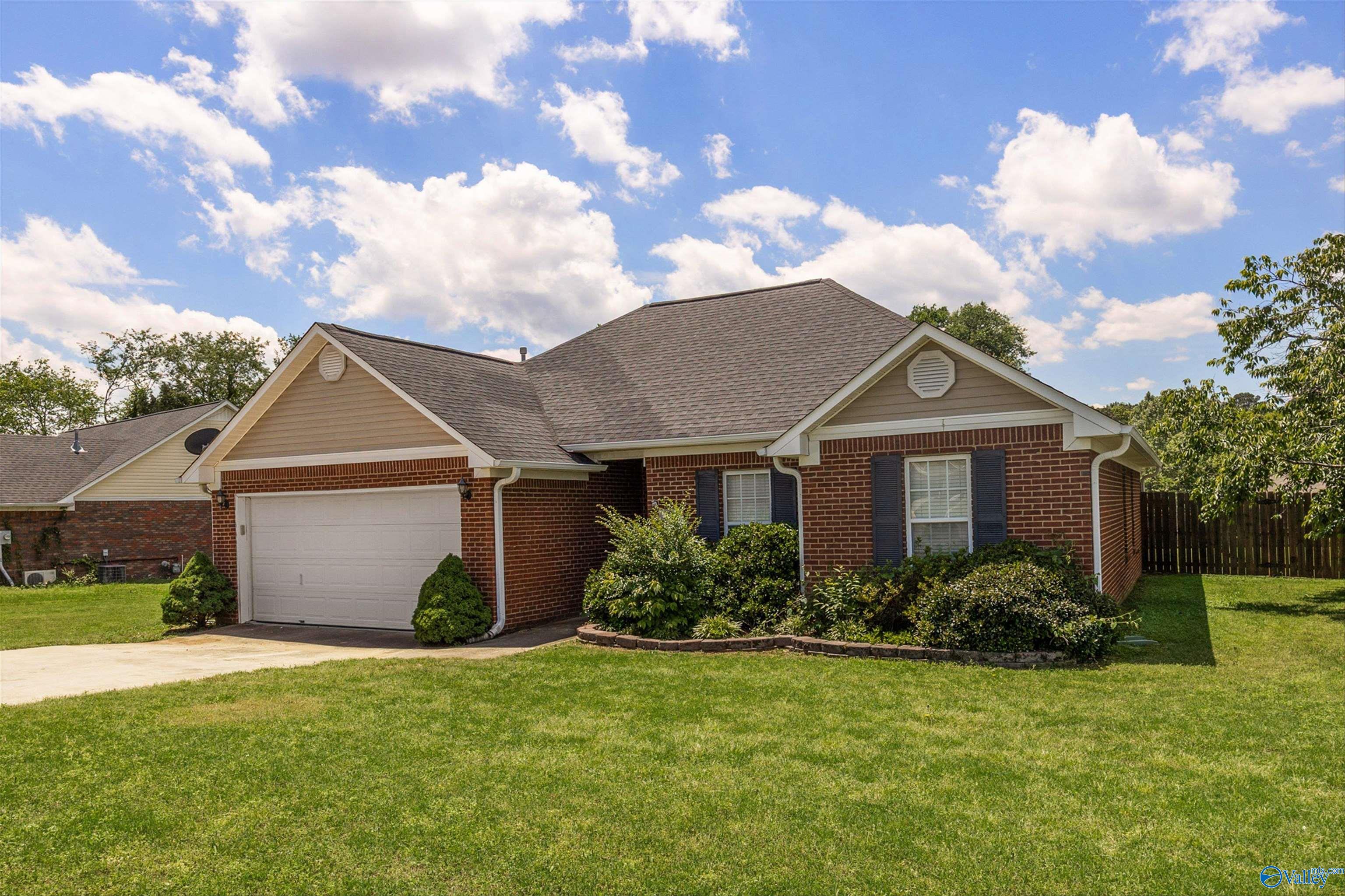 204 Harlans Circle, Huntsville, Alabama image 2