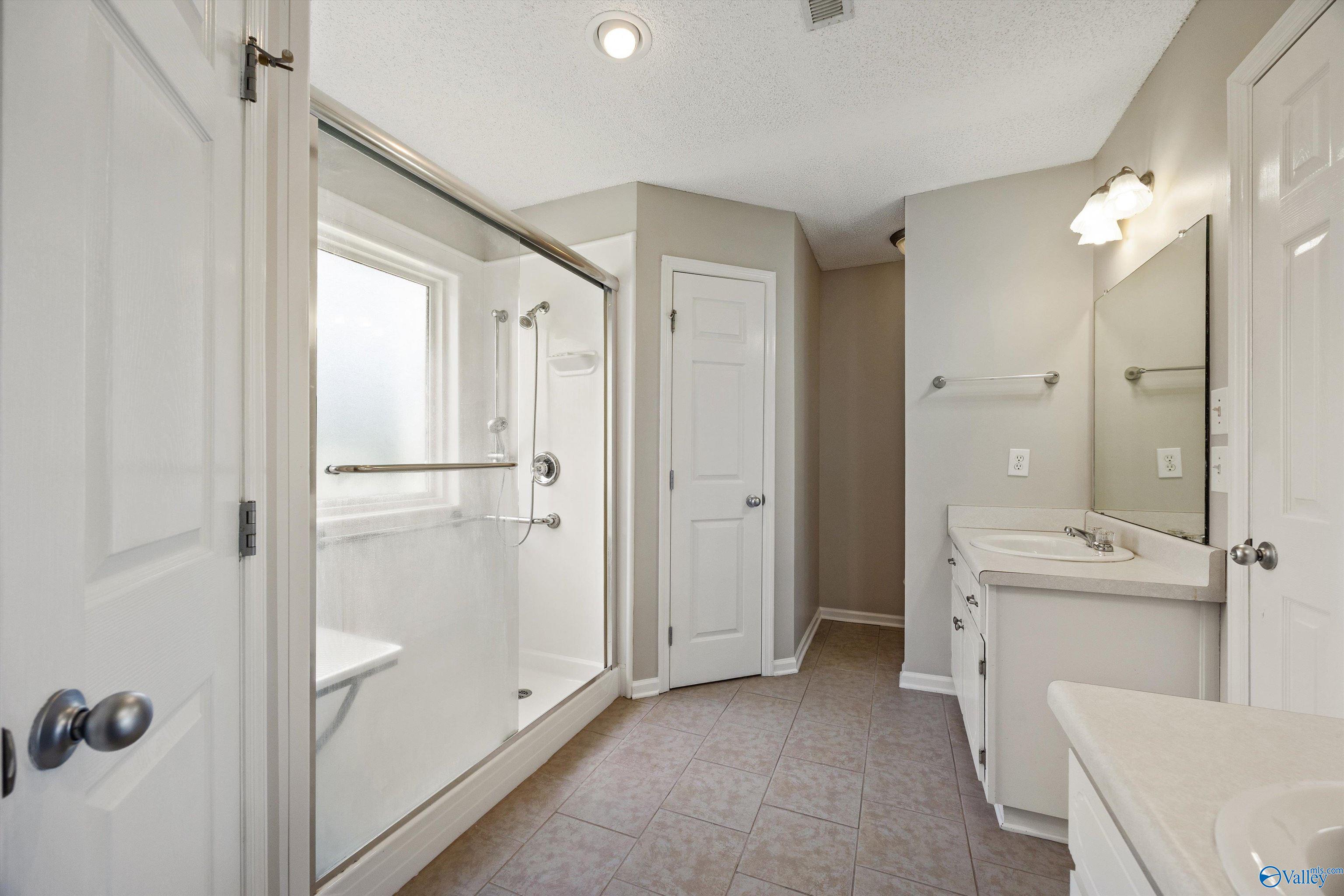 204 Harlans Circle, Huntsville, Alabama image 17