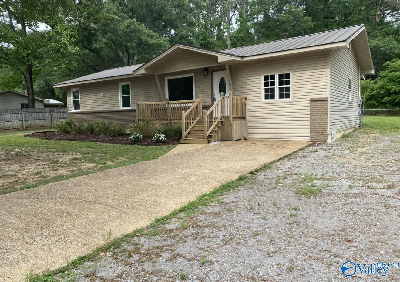 230 Hampton Road, Hartselle, Alabama image 1