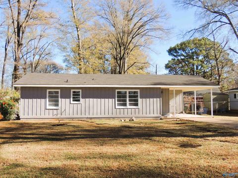 Photo of 1406 20th Avenue SE, Decatur, AL 35601 (MLS # 21905707)