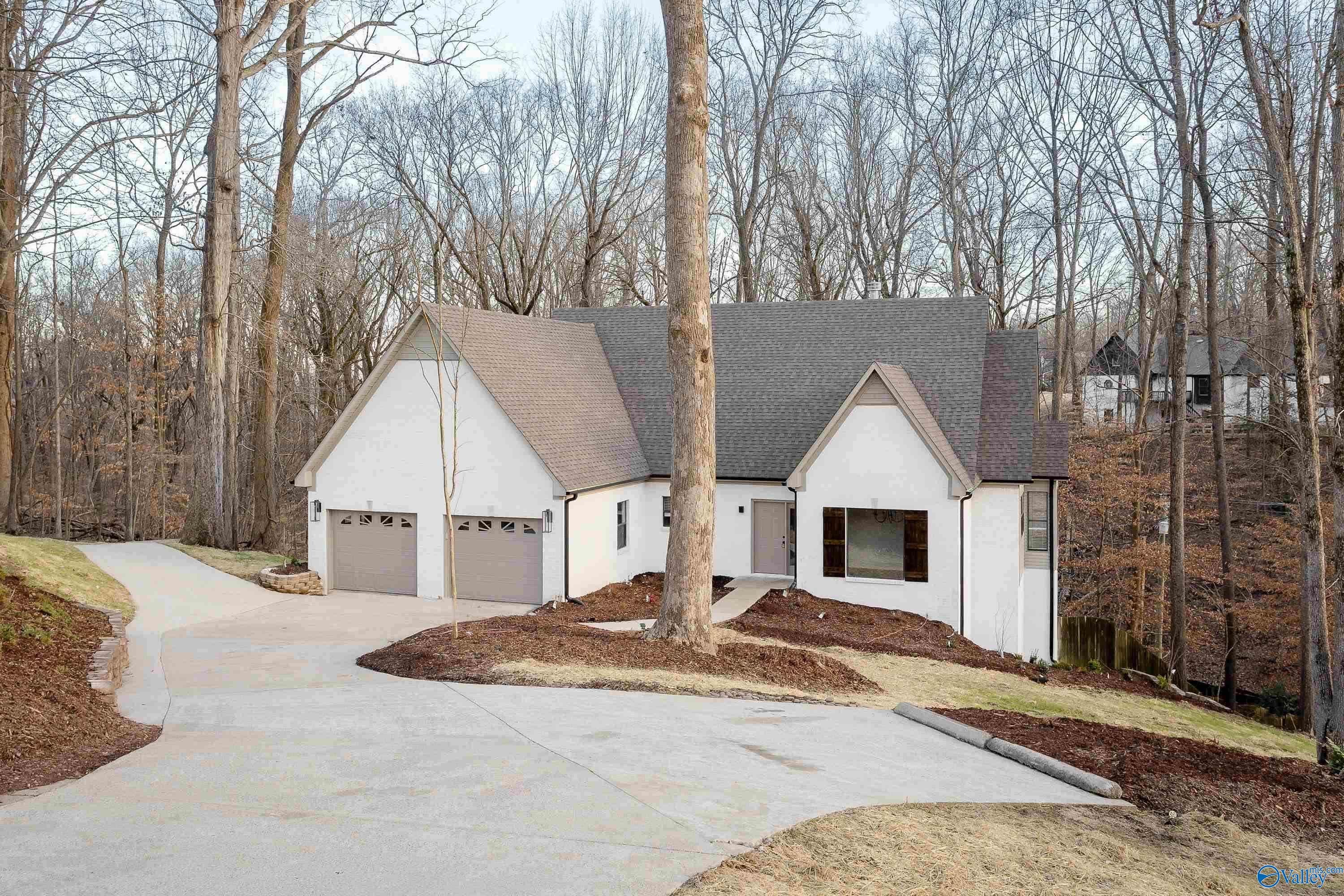 103 East Cove