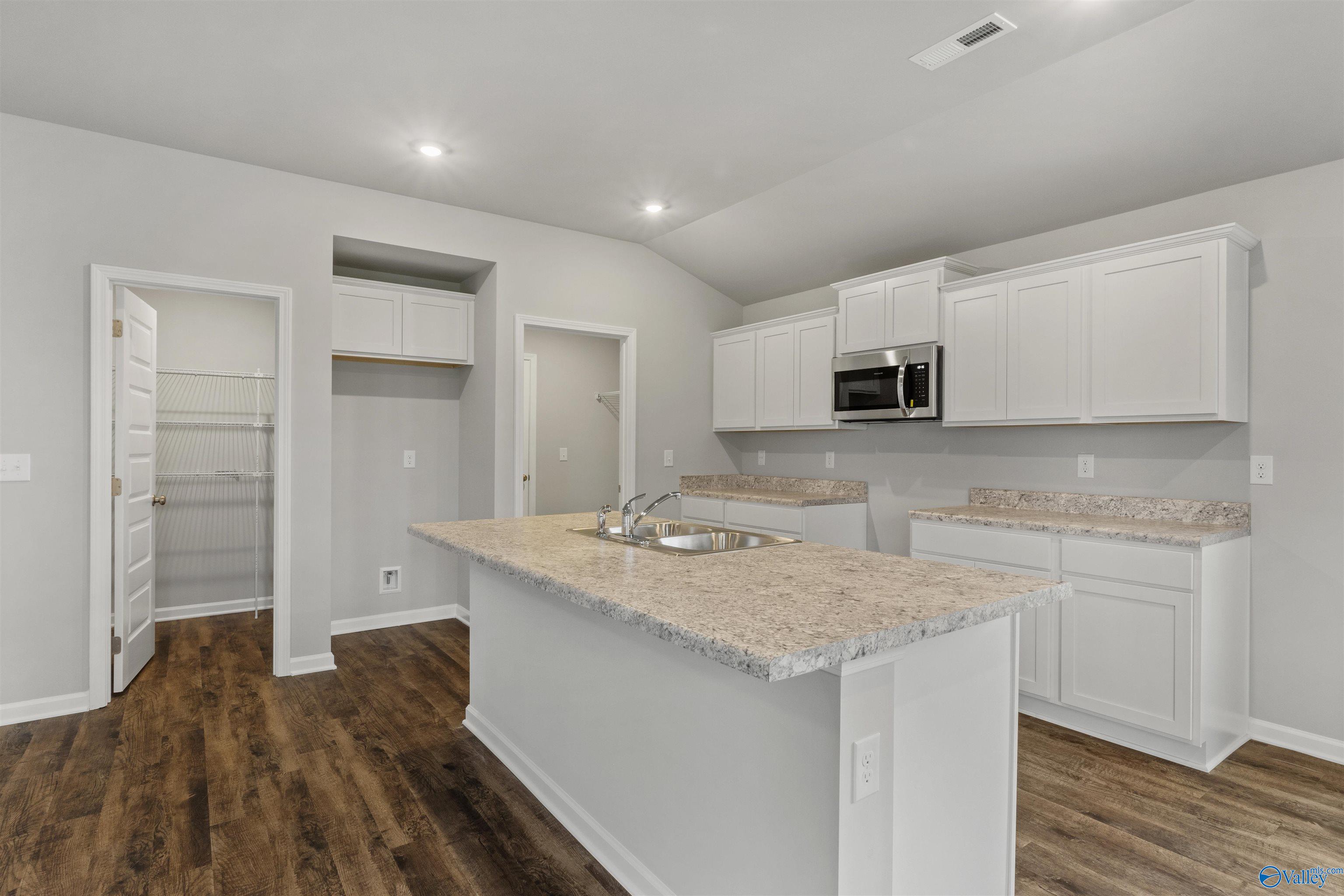 121 Olde Hearth Road, New Market, Alabama image 8