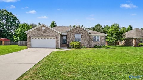 Homes For Sale - 15848 Sorghum Ridge Drive<br/> Elkmont, AL 35620