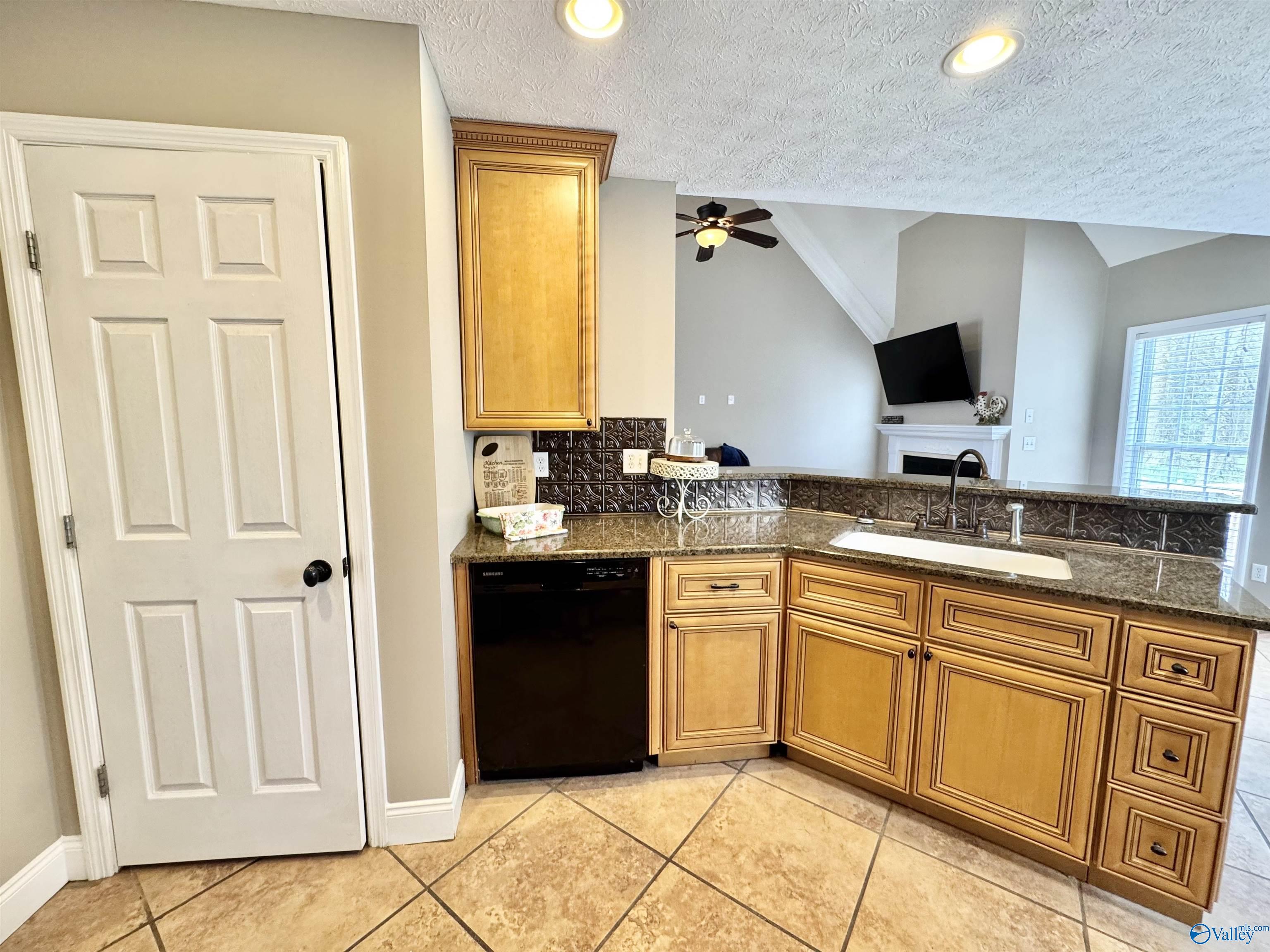 24766 Dogwood Drive, Elkmont, Alabama image 7
