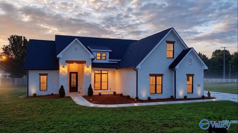 Homes For Sale - 122 Eden Lane<br/> Huntsville, AL 35811