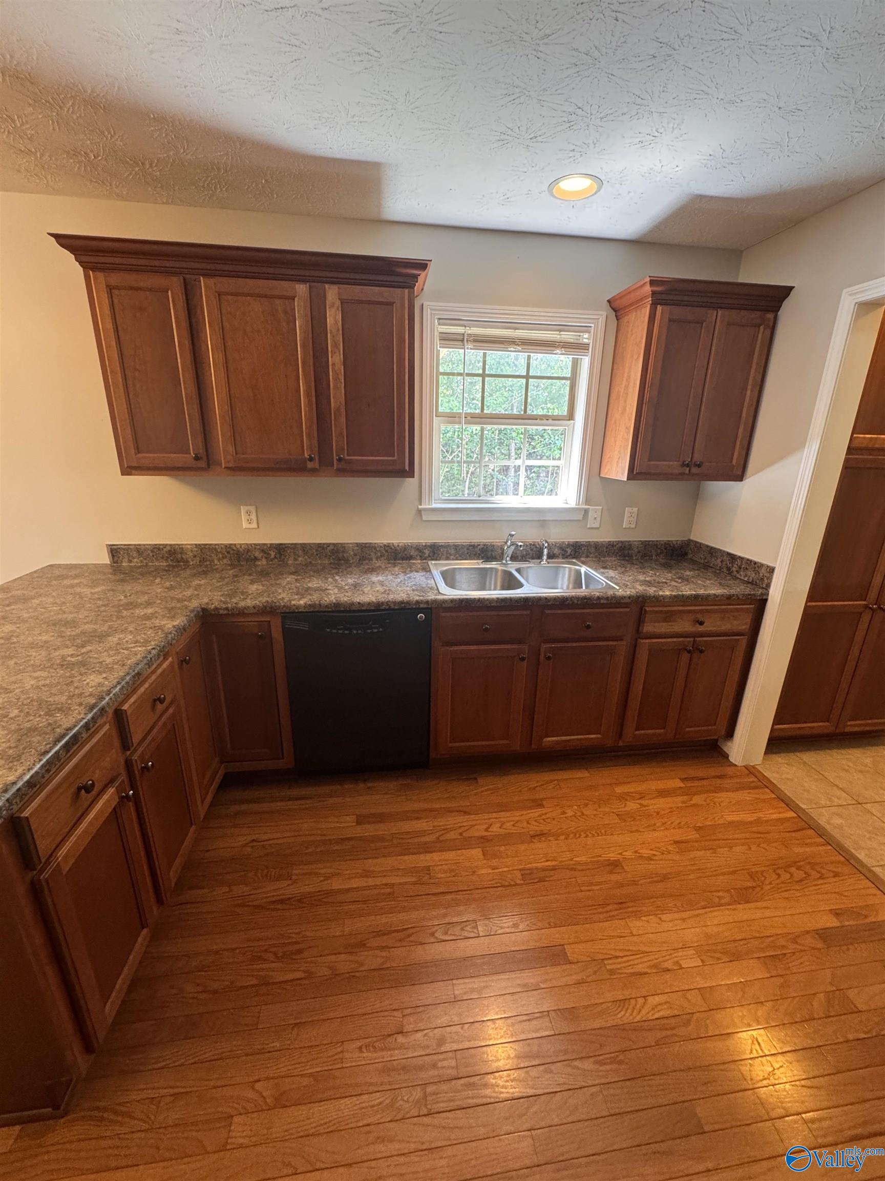 3083 Lakeview Circle