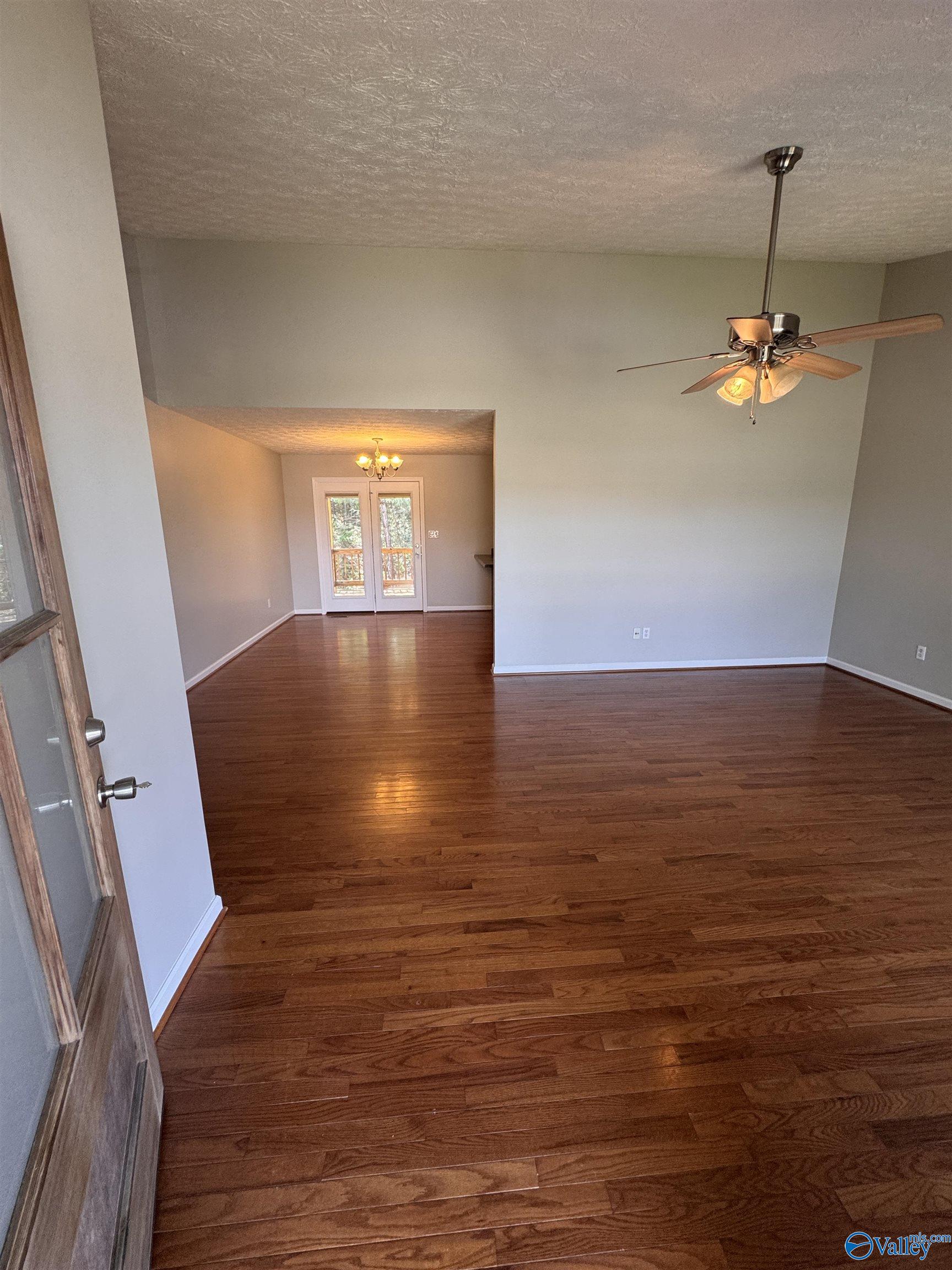 3083 Lakeview Circle