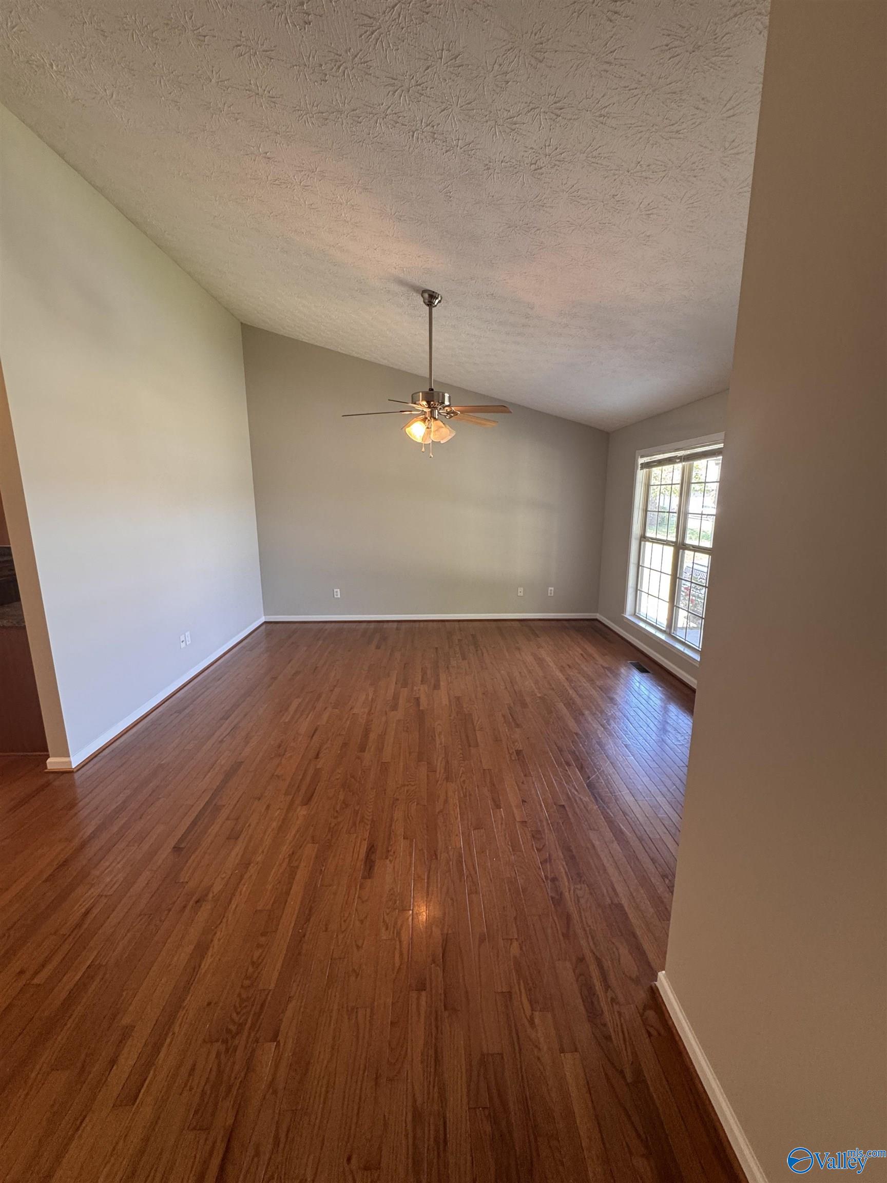 3083 Lakeview Circle