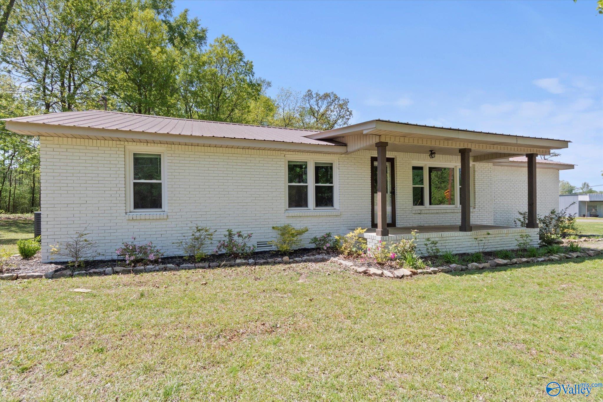 2285 Georgia Mountain Road, Guntersville, Alabama image 2