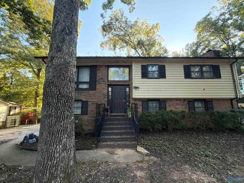 Homes For Sale - 6105 Tuscaloosa Drive<br/> Huntsville, AL 35810