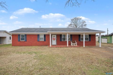Photo of 89 Tana Avenue, Courtland, AL 35618 (MLS # 21909496)