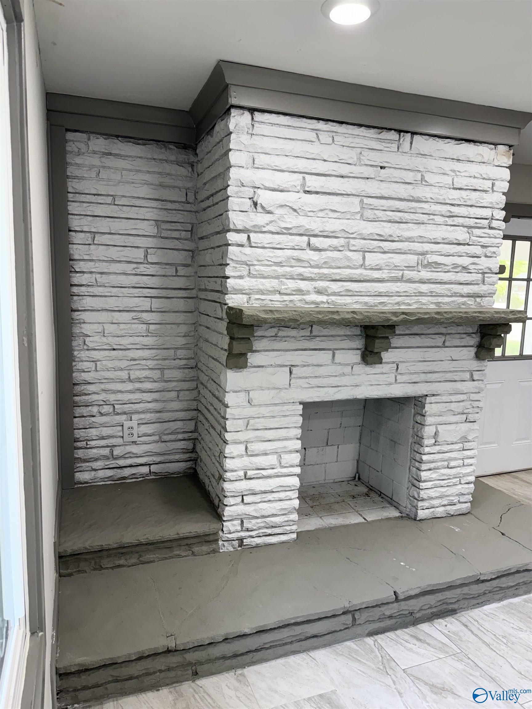 814 Cedar Lake Road SW