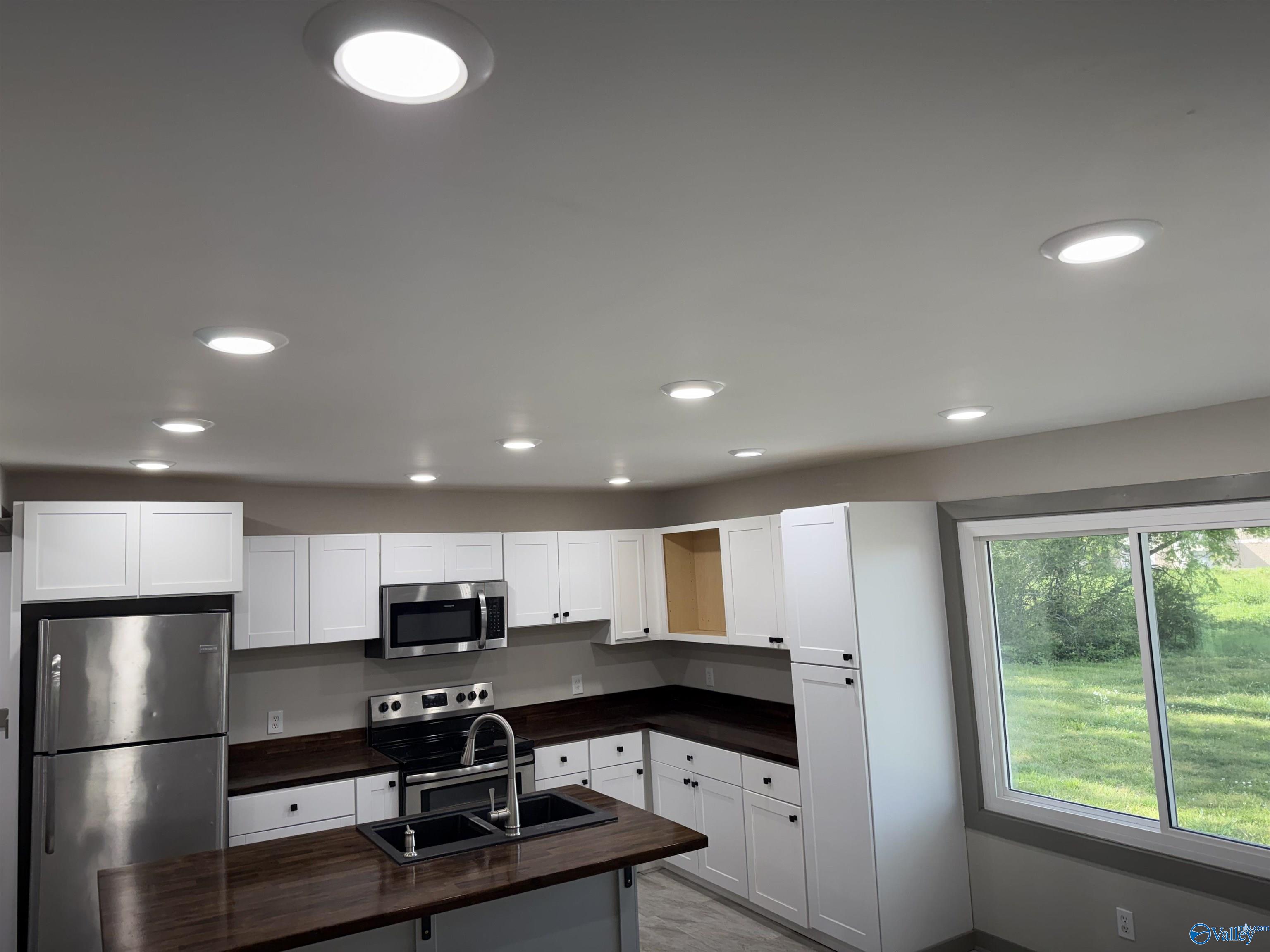 814 Cedar Lake Road SW