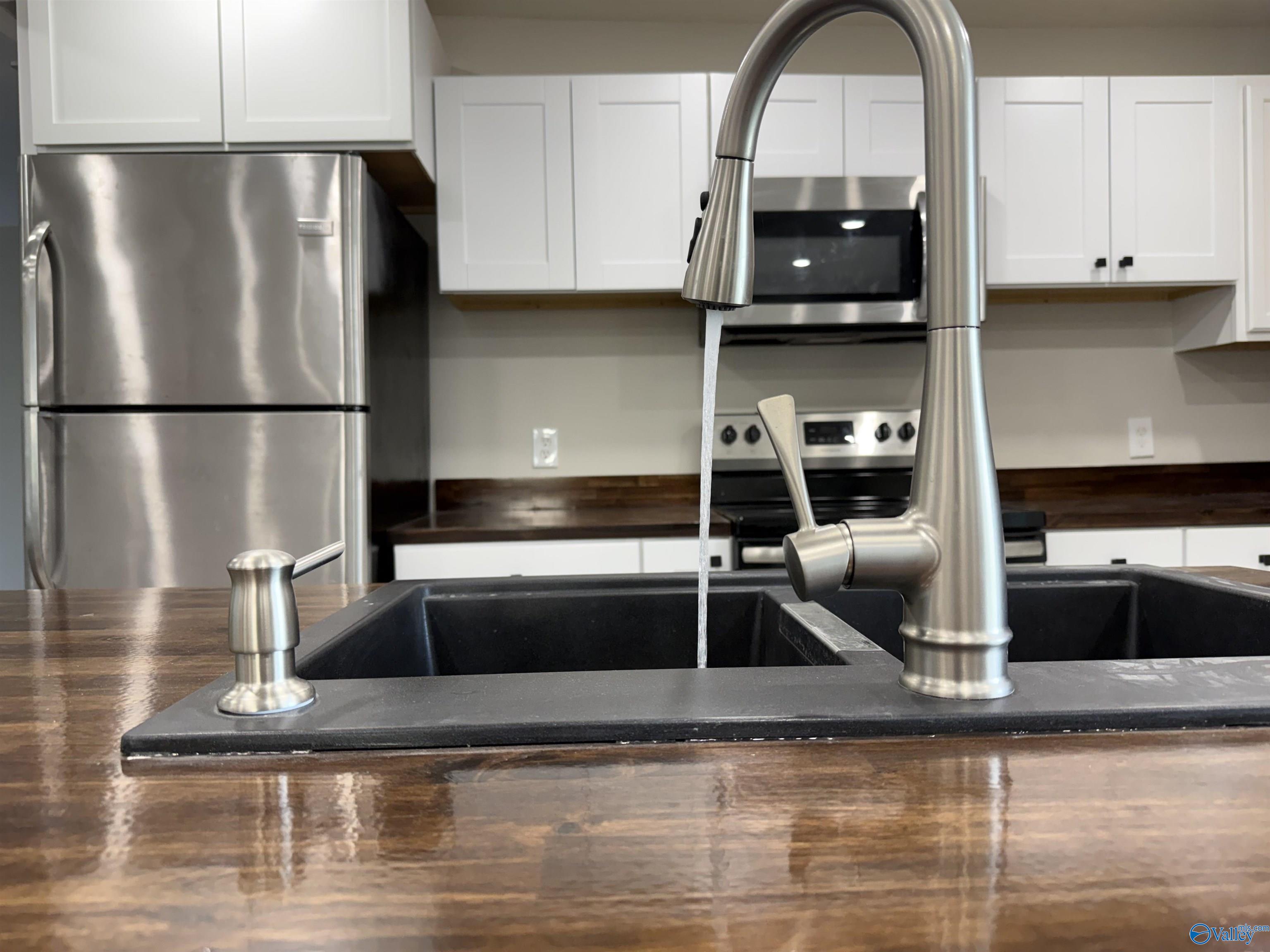 814 Cedar Lake Road SW