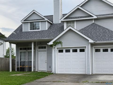 Homes For Sale - 14015 Galveston Circle<br/> Huntsville, AL 35803