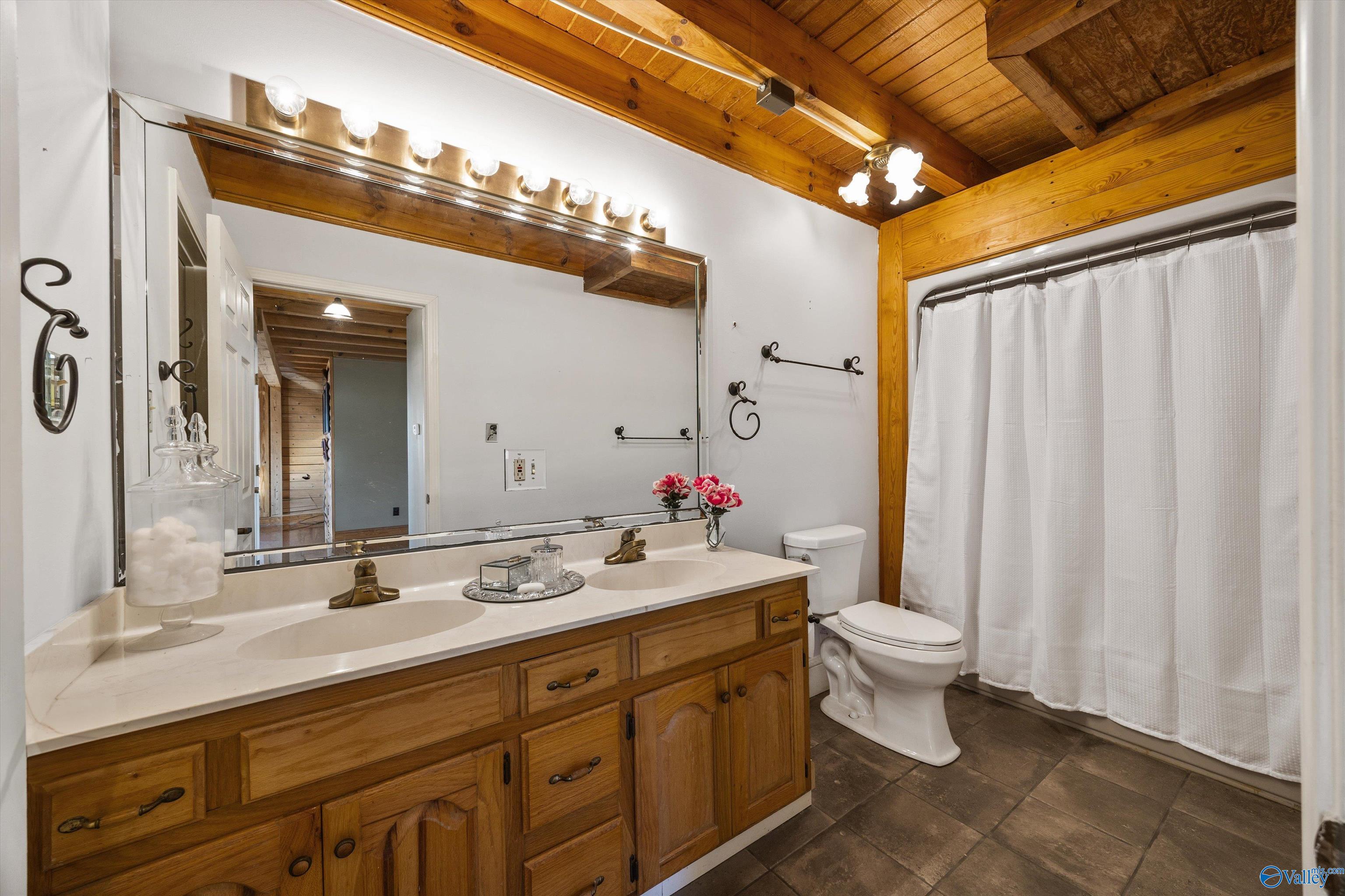 Cullman, Alabama, 35057, United States, 4 Bedrooms Bedrooms, ,4 BathroomsBathrooms,Residential,Active,2021968