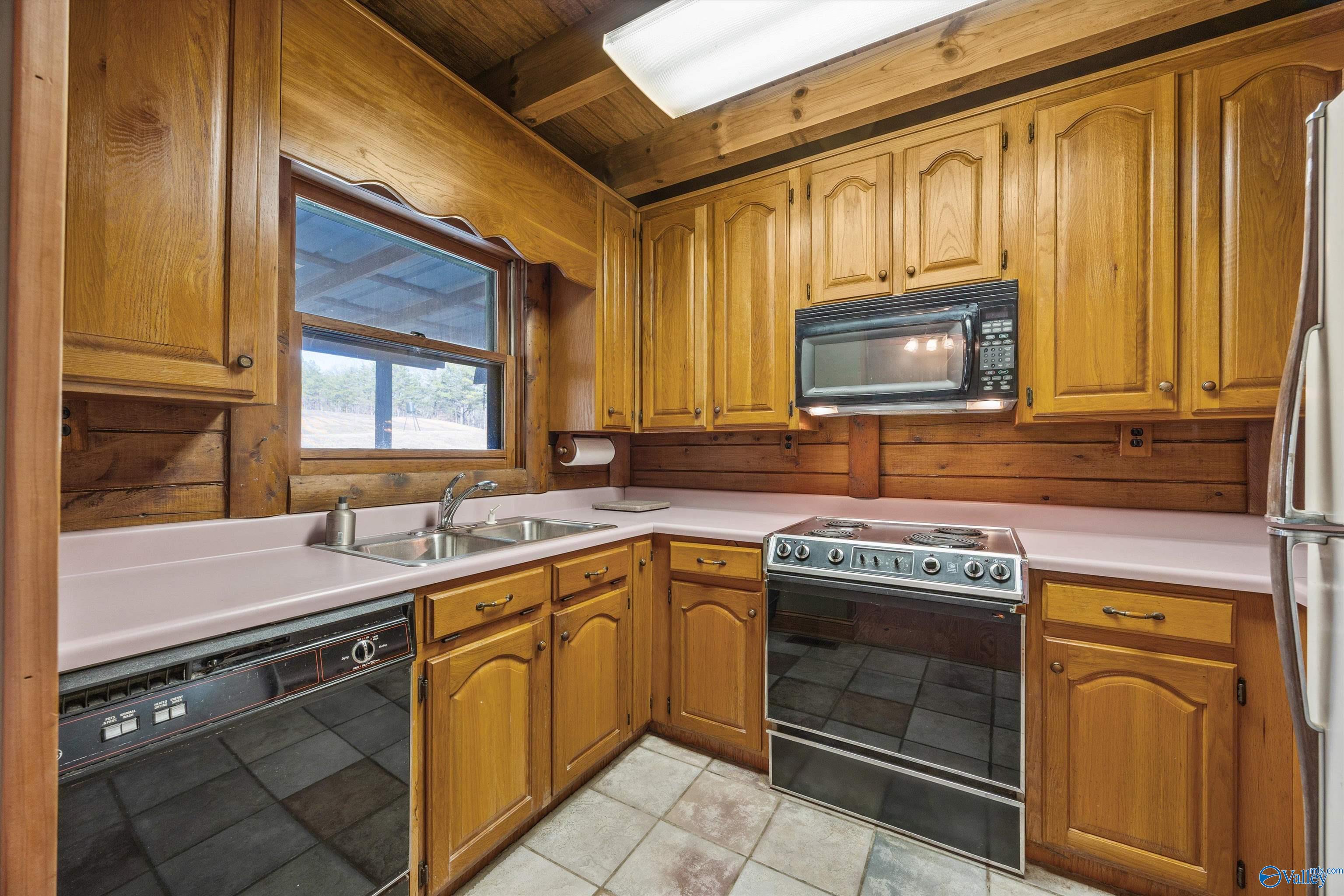 Cullman, Alabama, 35057, United States, 4 Bedrooms Bedrooms, ,4 BathroomsBathrooms,Residential,Active,2021968