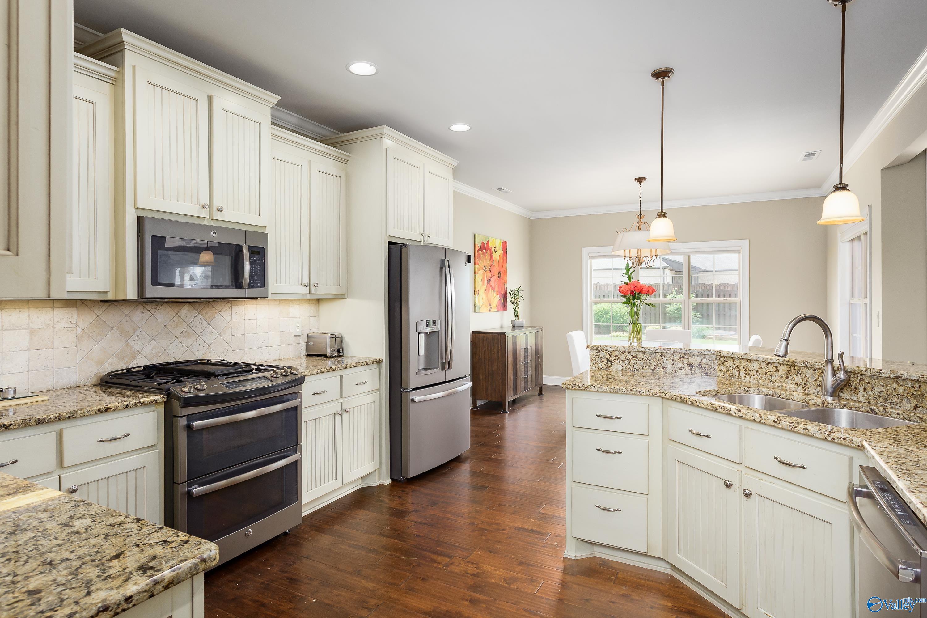 1206 Woodridge Court, Florence, Alabama image 11