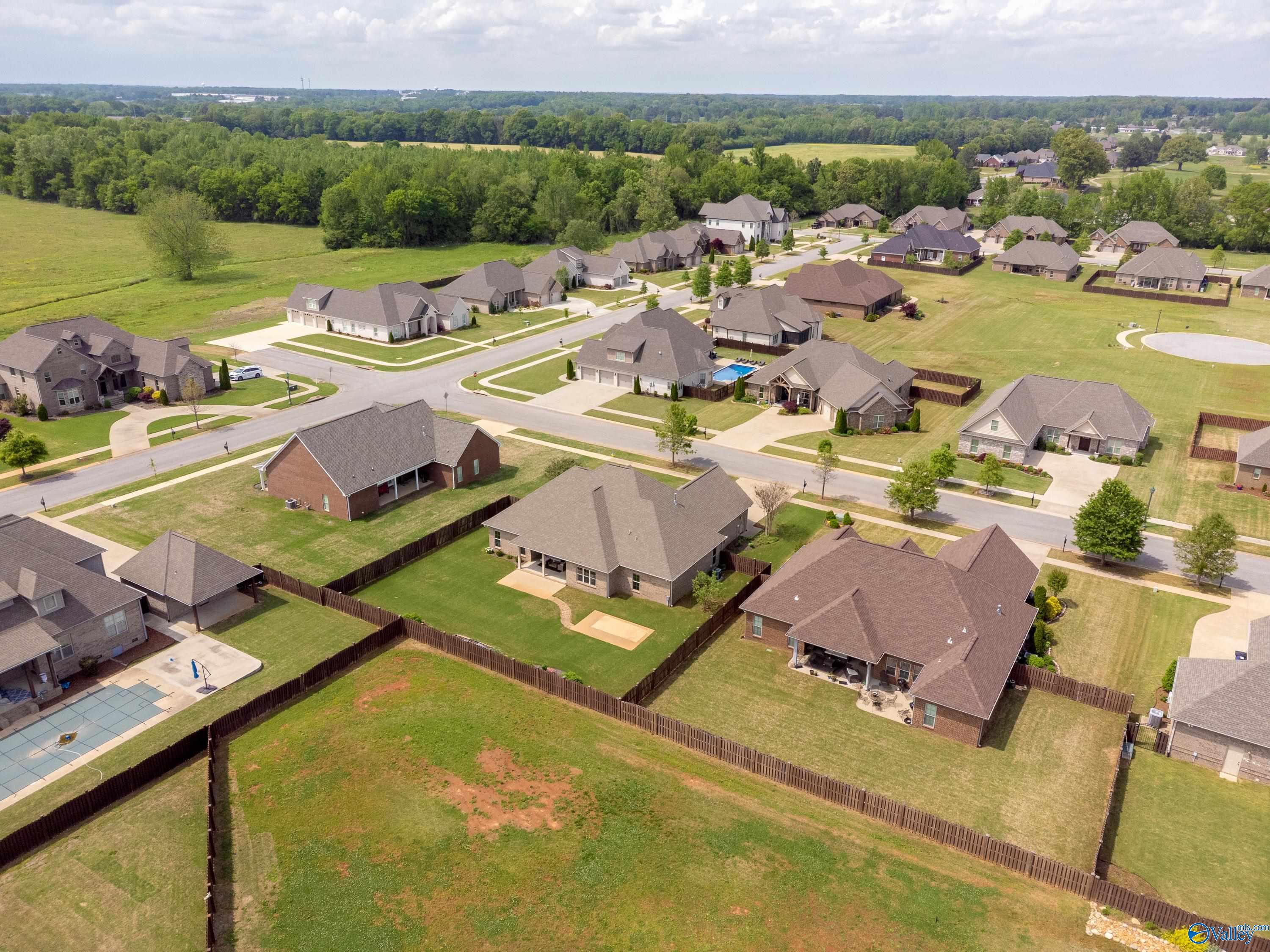 1206 Woodridge Court, Florence, Alabama image 32