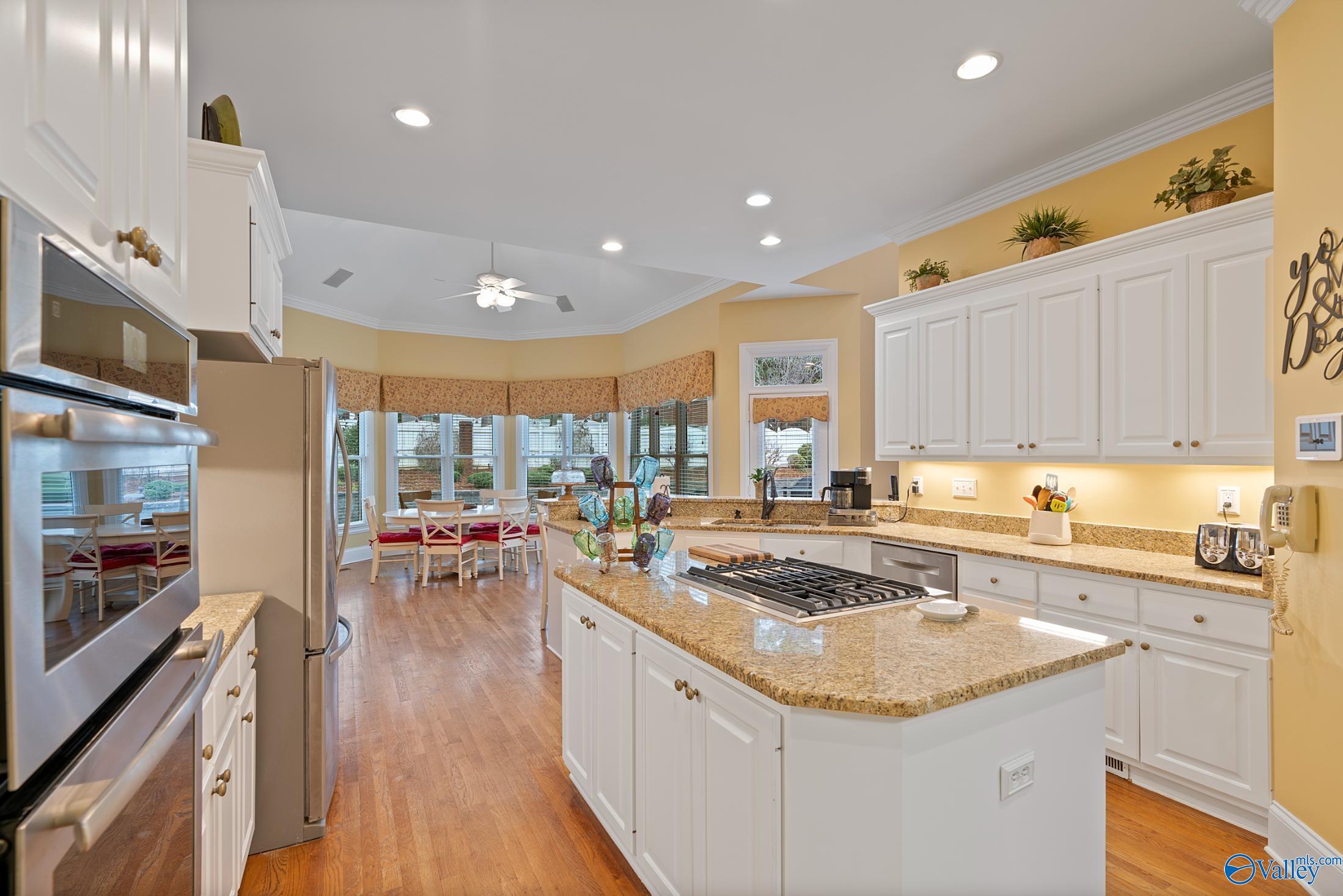 2808 Castle Pines Circle, Owens Cross Roads, Alabama image 10