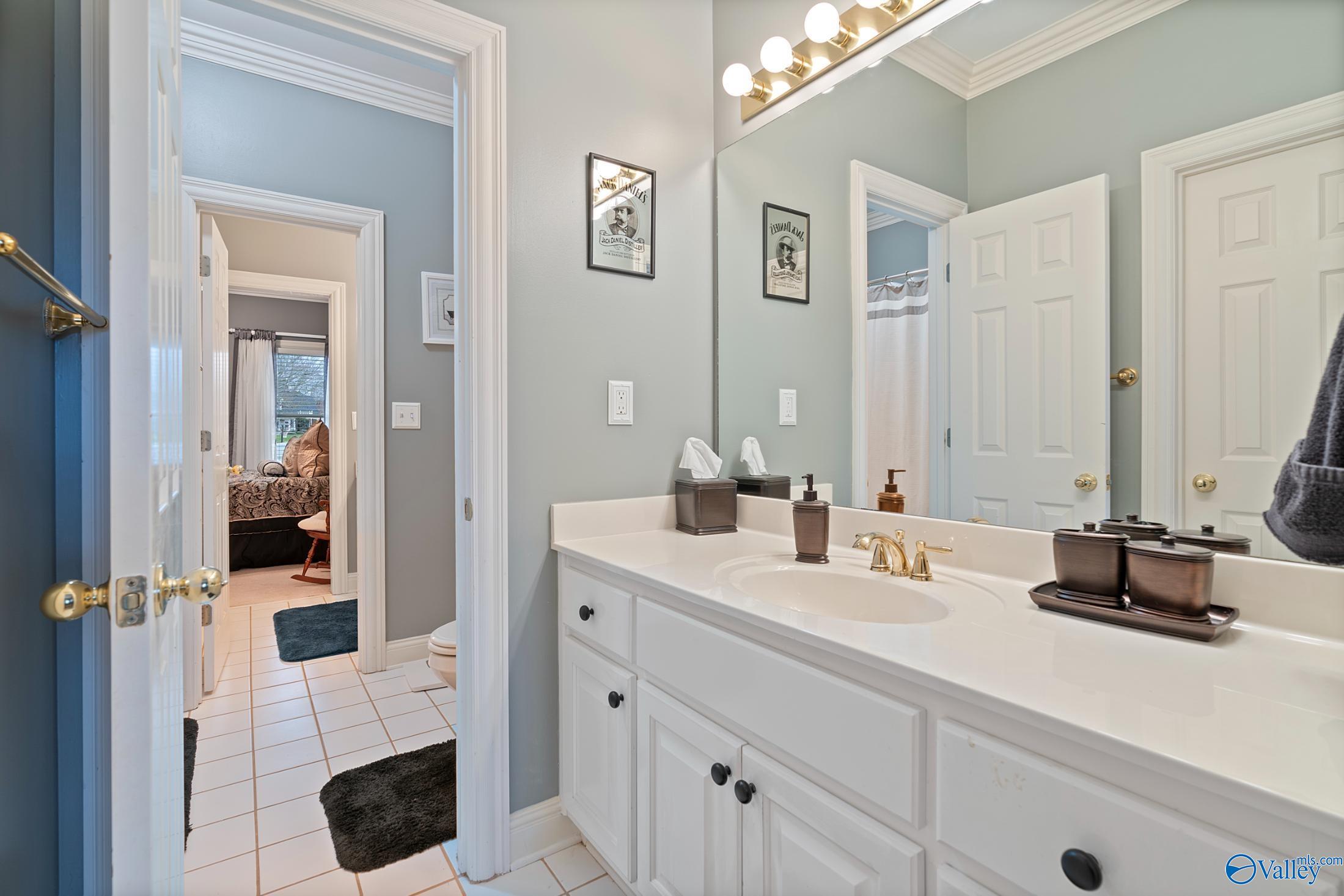 2808 Castle Pines Circle, Owens Cross Roads, Alabama image 37