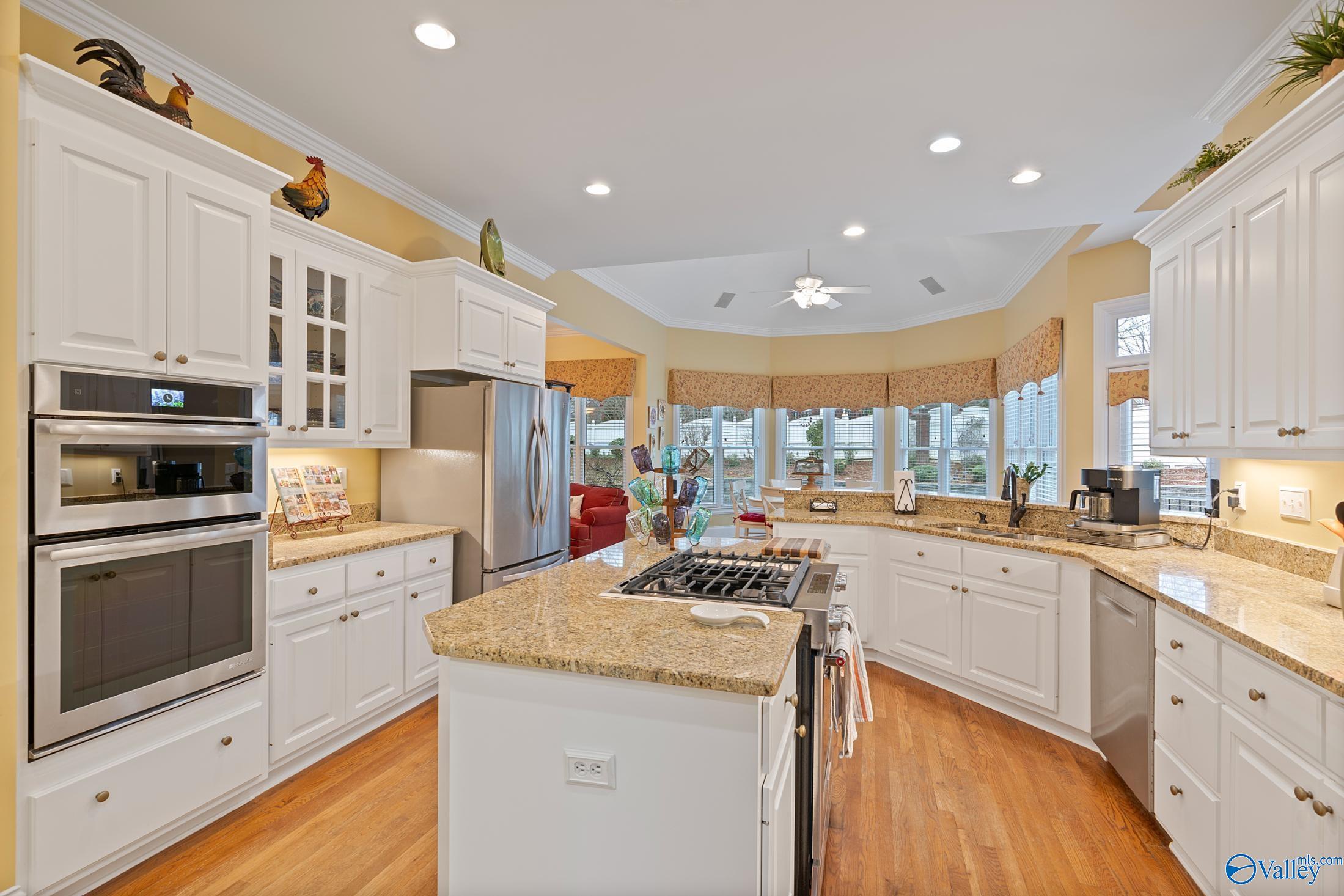2808 Castle Pines Circle, Owens Cross Roads, Alabama image 9