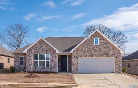 Photo of 700 Ronnie Drive SE, Hartselle, AL 35640 (MLS # 21906724)