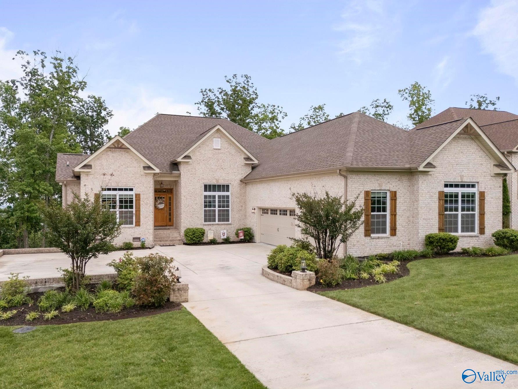 19 Ridge Bluff Circle, Huntsville, Alabama image 1