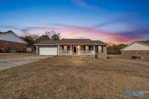 Homes For Sale - 1506 W Stewart Road<br/> Jackson County, Scottsboro, AL 35768