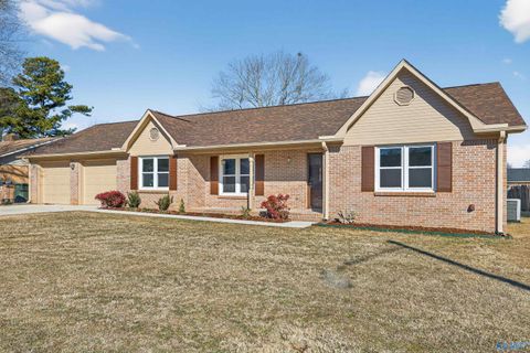 Photo of 2108 Galahad Drive, Decatur, AL 35603 (MLS # 21909291)