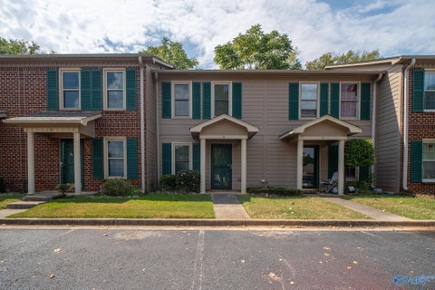 Townhouse For Rent - 8151 Oldfield Road #3<br/> Huntsville, AL 35802