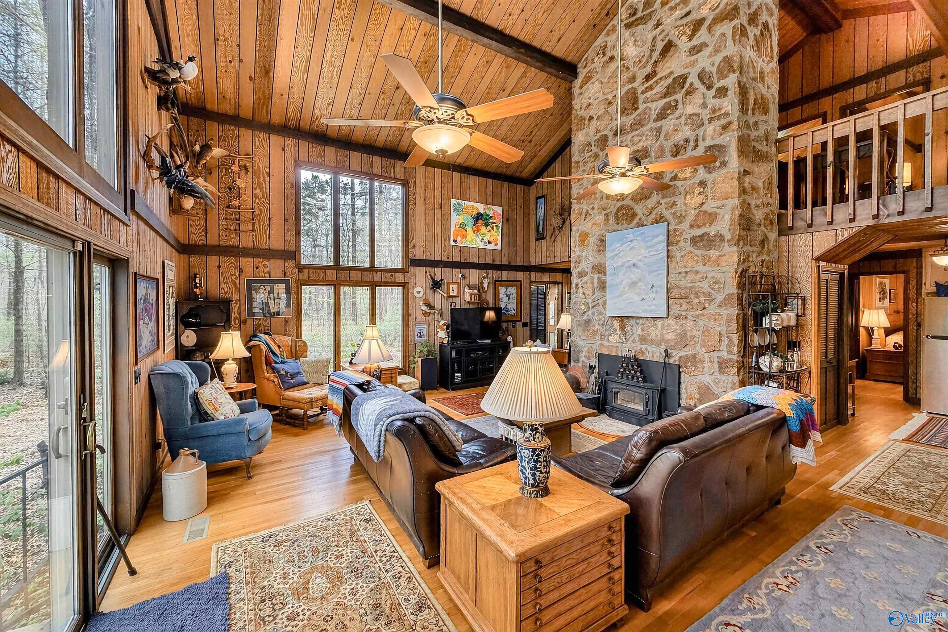 Mentone, Alabama, 35984, United States, 3 Bedrooms Bedrooms, ,3 BathroomsBathrooms,Residential,Active,2034666