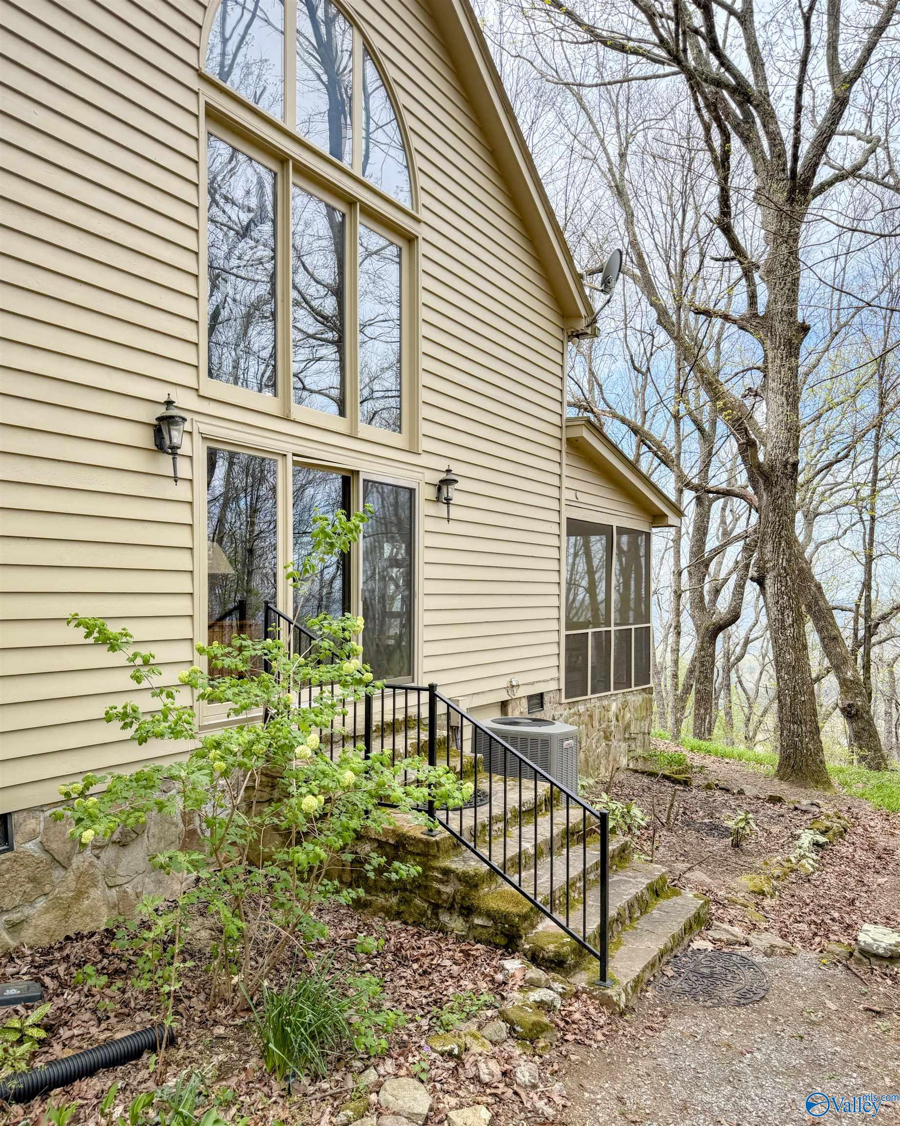 Mentone, Alabama, 35984, United States, 3 Bedrooms Bedrooms, ,3 BathroomsBathrooms,Residential,Active,2034666