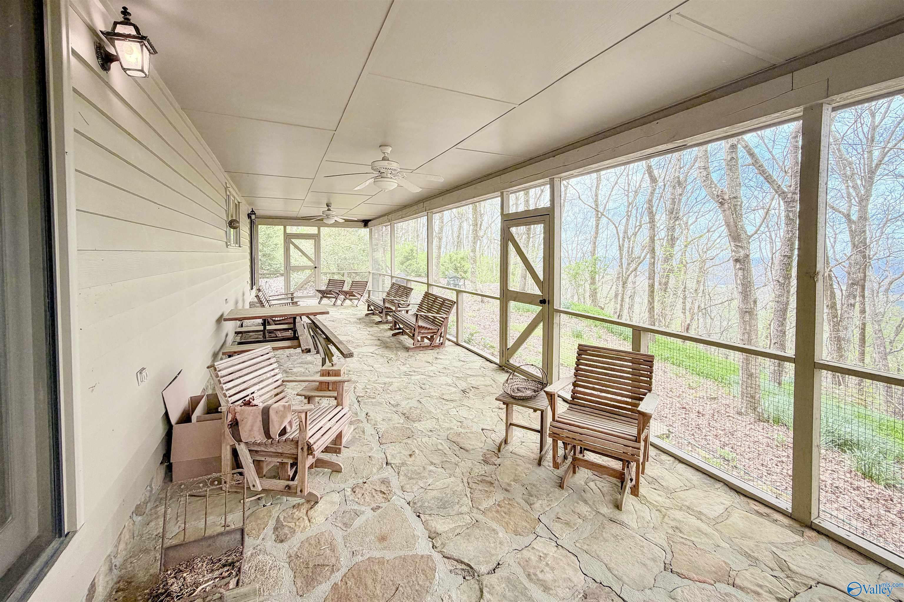 Mentone, Alabama, 35984, United States, 3 Bedrooms Bedrooms, ,3 BathroomsBathrooms,Residential,Active,2034666