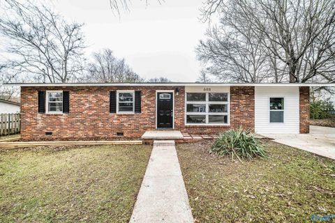 Photo of 608 Murray Road, Huntsville, AL 35811 (MLS # 21905212)