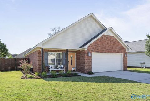 Photo of 3903 Steve Perkins Drive SW, Decatur, AL 35603 (MLS # 21902197) Photo of 3903 Steve Perkins Drive SW, Decatur, AL 35603 (MLS # 21902197)