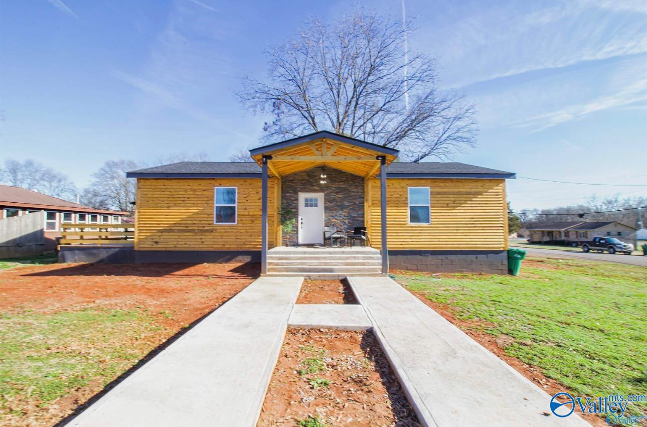 2502 E 13th Avenue, Sheffield, Alabama image 1