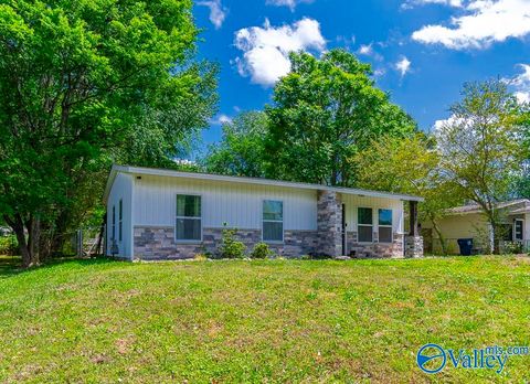Photo of 244 Victory Lane NE, Huntsville, AL 35811 (MLS # 21916886)