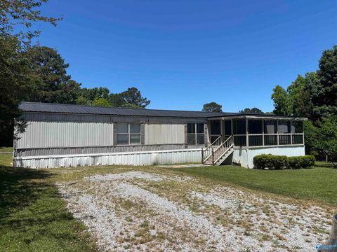 Mobile Home For Sale - 1015 County Road 69<br/> Centre, AL 35960