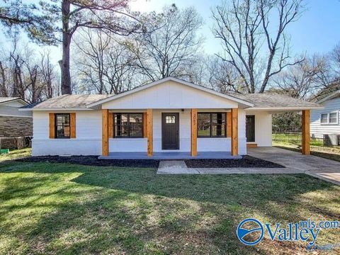 Photo of 3062 Boswell Drive NW, Huntsville, AL 35811 (MLS # 21911316)